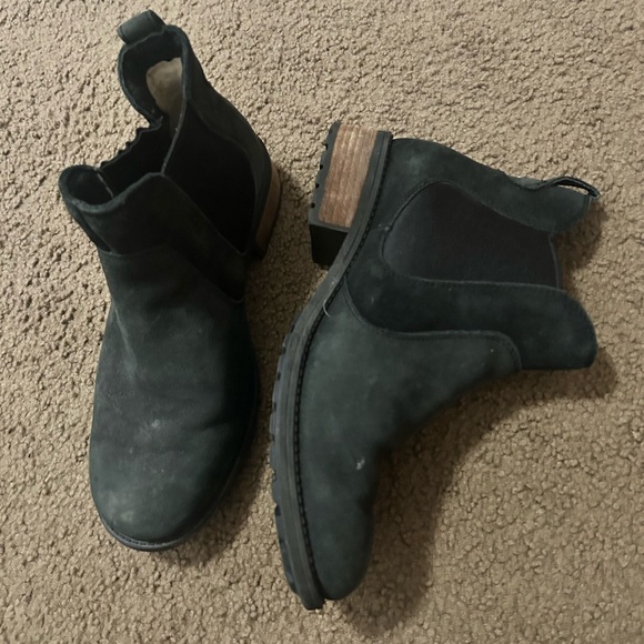 UGG 9.5 Bonham black Suede Chelsea Ankle Boot - Picture 1 of 9